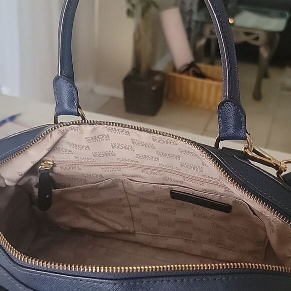 Michael Kors bag and matching wallet - Picture 6 of 13